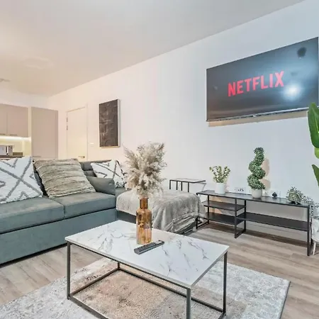 Moderne Et Magnifique Carmen * دبلن