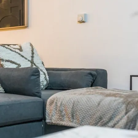 Moderne Et Magnifique Carmen دبلن