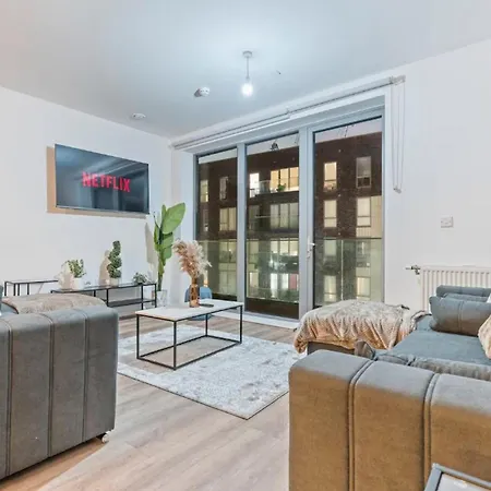 Moderne Et Magnifique Carmen دبلن