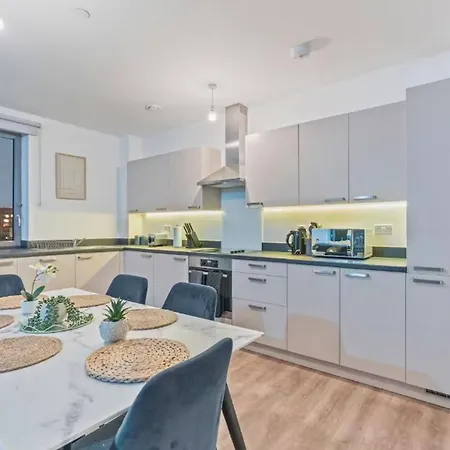 Moderne Et Magnifique Carmen دبلن