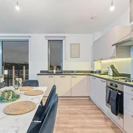 Moderne Et Magnifique Carmen * دبلن